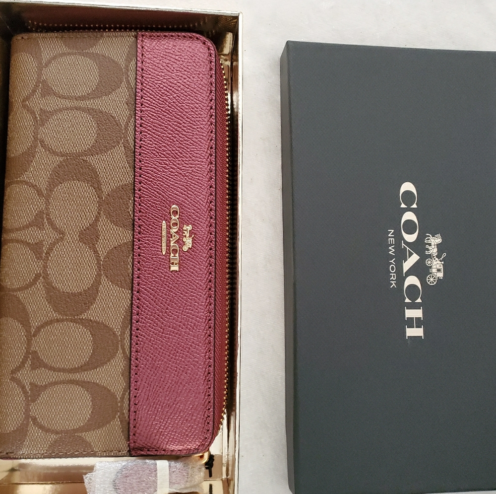 Coach, Authentic zip wallet